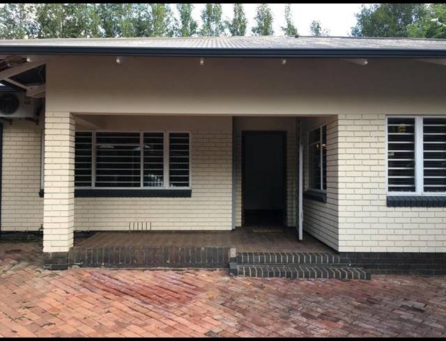 3 BEDROOM PROPERTY TO RENT IN MENLO PARK